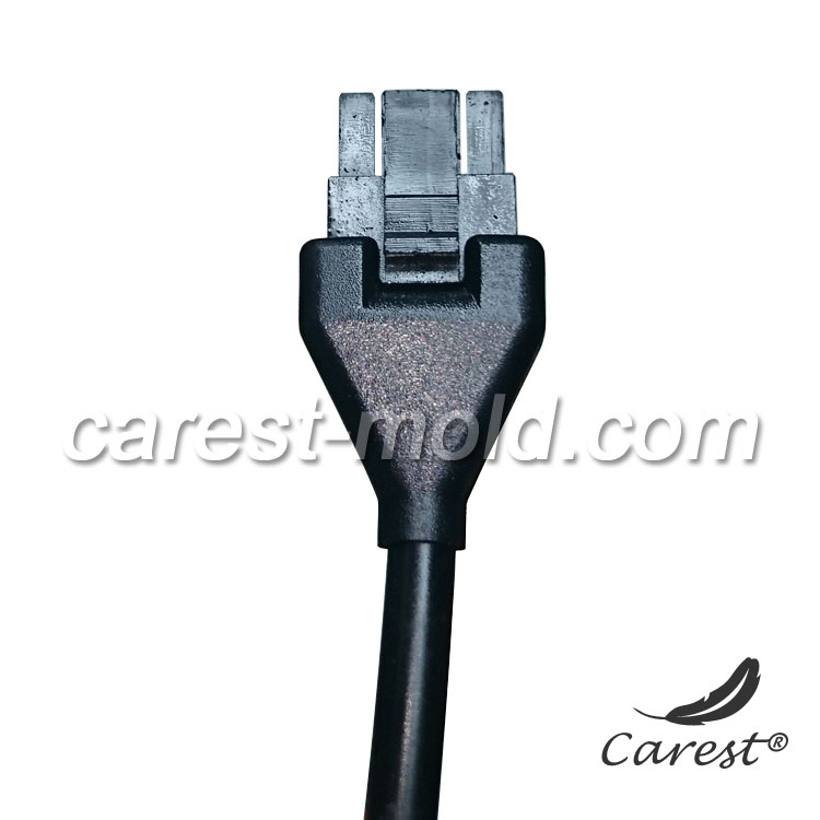 Four-pin MicroFIT connector overmoulding