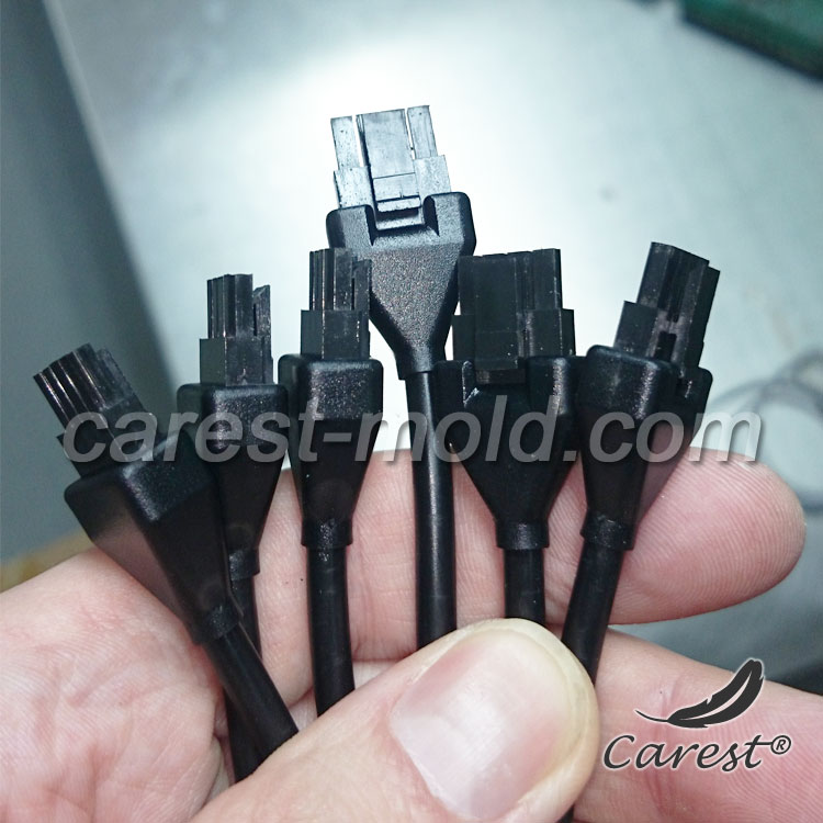 Four-pin MicroFIT connector overmoulding